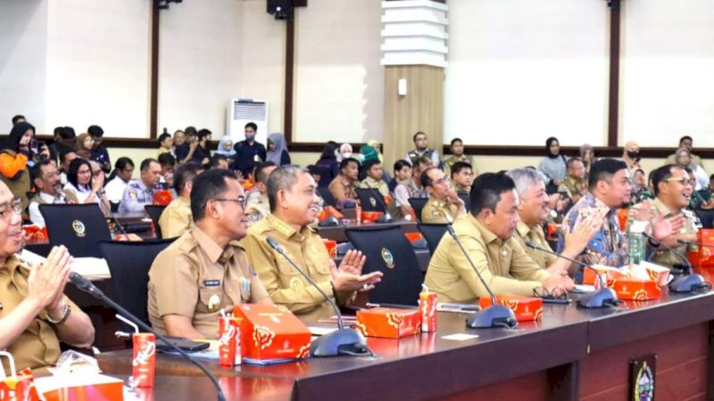 Rapat koordinasi (rakor) Badan Nasional Penanggulangan Bencana (BNPB) dengan Pemerintah Provinsi Sulawesi Selatan (Pemprov Sulsel) bersama pemerintah kabupaten/kota se-Sulsel di ruang rapat pimpinan Kantor Gubernur Sulsel, Kota Makassar, Senin (9/1/2023). 