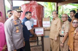 Bupati Sidrap Bersama Kapolres Serahkan Bantuan Bagi Korban Banjir
