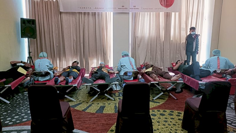 Dalam Rangka HUT ke-16 Hotel Santika Makassar Gelar Aksi Donor Darah