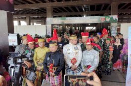 Jenderal Dudung Serahkan Ribuan Bantuan Bibit Ikan di Gowa