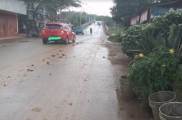 Ceceran Tanah di Jalur Barru-Soppeng Bahayakan Pengendara