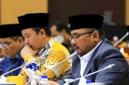 Rapat Bersama DPR, Menag Sampaikan Rencana Perjalanan Haji 2023