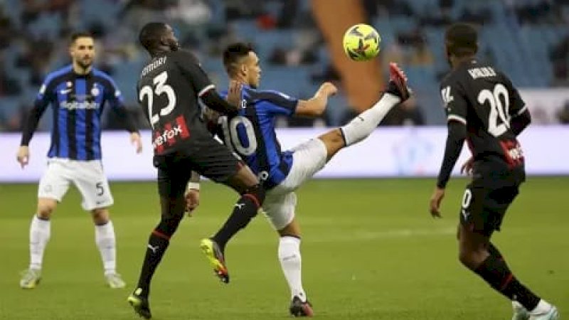 

Inter Milan Juara Piala Super Italia, Lautaro Martinez Monster Pembobol Gawang AC Milan. (Foto: REUTERS/Ahmed Yosri)