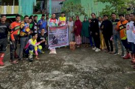 Komunitas Trail Barru Berbagi Sembako ke Korban Puting Beliung