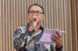 Pengalaman Pertama, Rusdin Tompo Baca Puisi di Resepsi Pernikahan