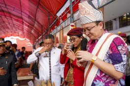Wamendag dan Wali Kota Parepare Cicip Kopi Toraja di Rakernas PMKRI