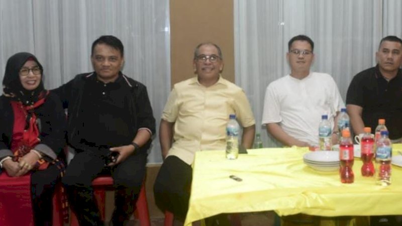 Ilham Arief Sirajuddin atau IAS (tengah) 