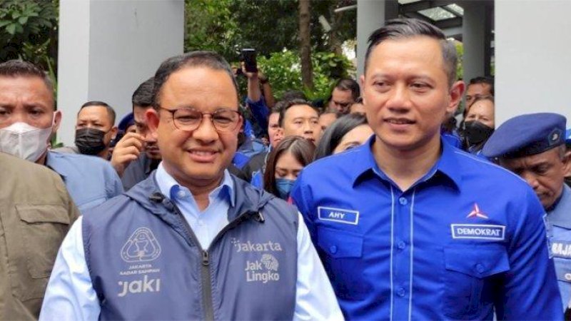 Anies Baswedan (kiri) bersama Ketua Umum Partai Demokrat Agus Harimurti Yudhoyono (AHY) saat berada di Kantor DPP Partai Demokrat, Proklamasi, Menteng, Jakarta Pusat, Jumat (7/10/2022). (Foto: Tribunnews.com/Rizki Sandi Saputra)