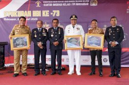 Kakanwil Kemenkumham Sulsel Anugrahi Piagam Penghargaan Kepada Kepala Daerah di Peringatan HBI ke-73
