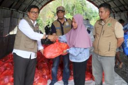 Pemda Luwu Utara Salurkan Bantuan Dana Siap Pakai bagi Korban Banjir 