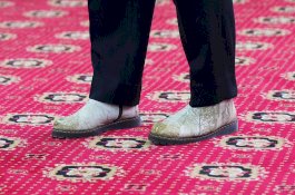 Gunakan Sepatu Produk UMKM di Maros, Gubernur Sulsel Puji Kualitasnya Produk Dalam Negeri