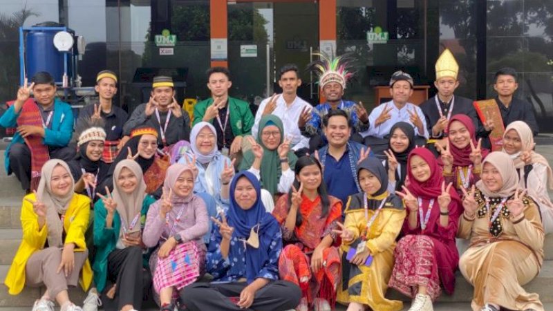 Muhammad Rafli (kedua kiri paling atas) saat bersama mahasiswa yang lolos pertukaran mahasiswa merdeka dari seluruh Indonesia.