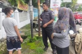 Aktif Memantau, Anggota Pakandatto Makassar Tegur Warga Buang Sampah Tak Sesuai Jadwal