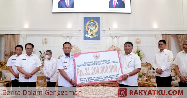 Pemprov Serahkan Bantuan Keuangan Rp31 2 Miliar Untuk Tana Toraja