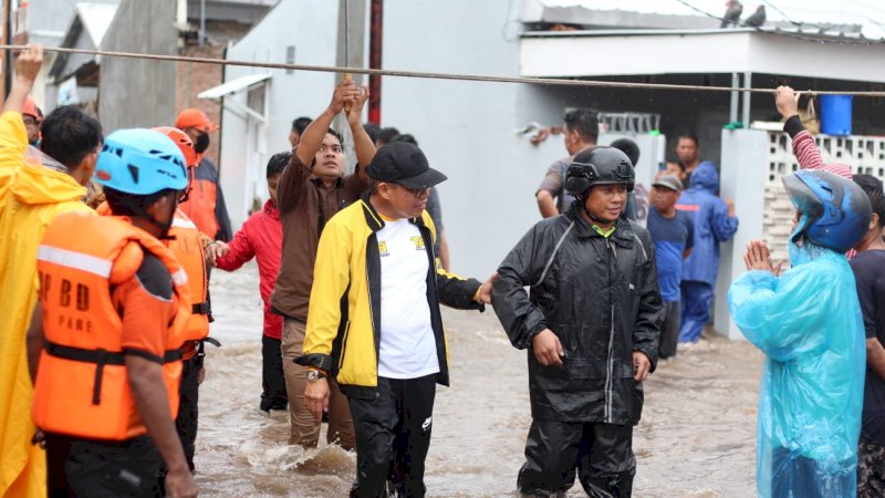 Siapkan Bantuan Kompensasi, Taufan Pawe Minta Data Korban Bencana Banjir 