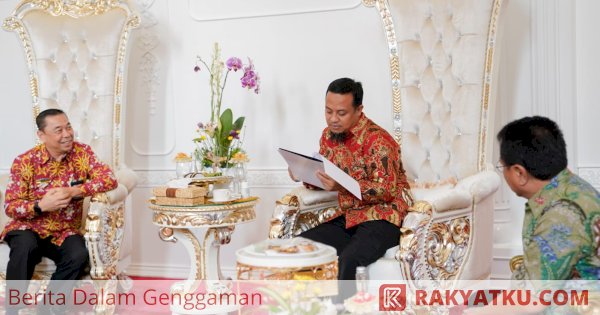 Kepala Perwakilan BPKP Sulsel Serahkan Laporan Hasil Pengawasan Daerah kepada Gubernur