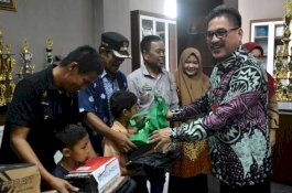 Pemkab Sidrap Serahkan Bantuan Program Anak Tidak Sekolah ke 12 Desa