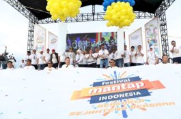 Festival Mantap Indonesia HUT Ke-8, Serahkan CSR Rp100 Juta Tangani Stunting di Makassar