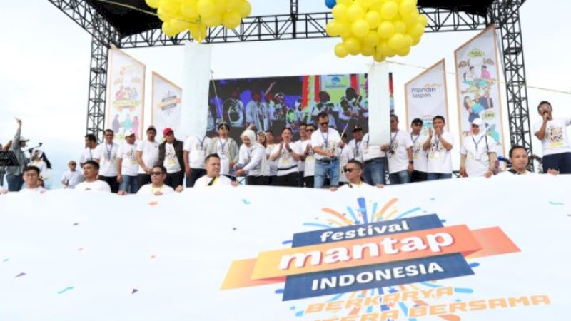 Rangkaian hari ulang tahun (HUT) ke-8 Bank Mandiri Taspen (Mantap) bertajuk Festival Mantap Indonesia yang digelar di Anjungan Pantai Losari, Makassar, Sabtu (4/2/2023).