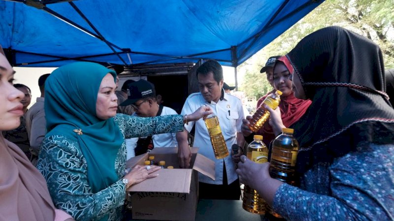 Minyak Goreng Paling Laris di Pasar Murah Pemkab Gowa