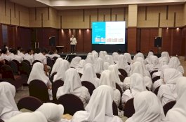 Siswa SMA Islam Athirah Bukit Baruga Kunjungan Lapangan di UNM dan Unhas