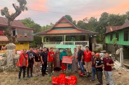 Telkomsel Parepare Bantu Korban Banjir, Salurkan 125 Paket Sembako 