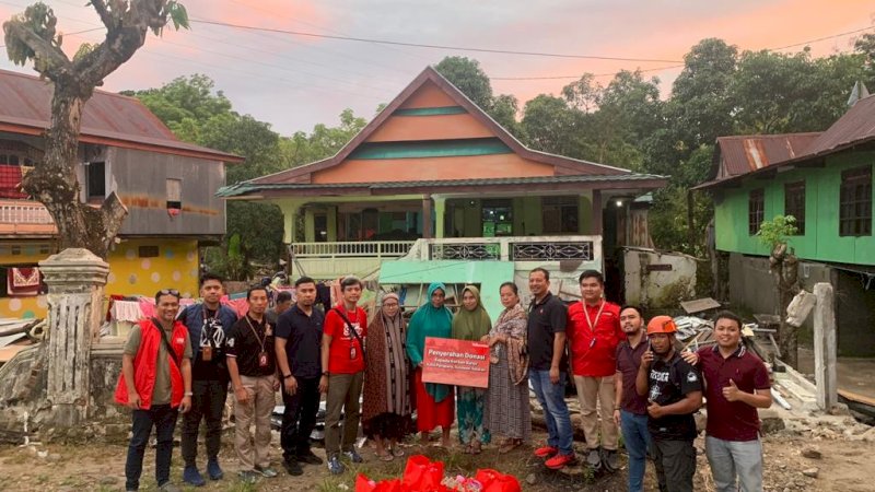 Telkomsel Parepare Bantu Korban Banjir, Salurkan 125 Paket Sembako 