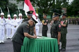 Kasdam Hasanuddin Lantik 115 Siswa Dikmaba TNI AD TA 2022 (OV)