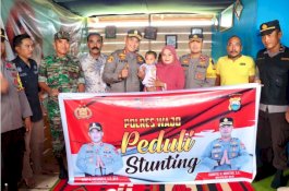 Jumat Curhat Peduli Stunting, Kapolres Wajo Beri Bantuan Gizi dan Medis