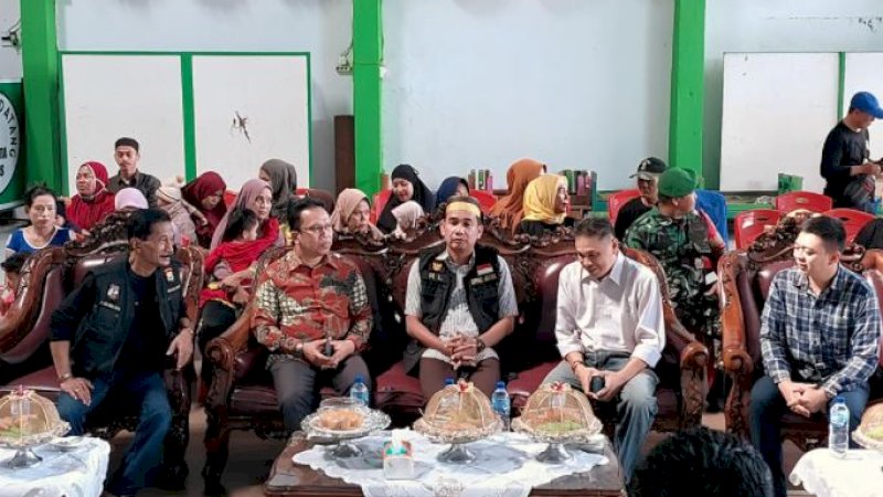 Peringatan milad pertama Paguyuban Masyarakat Kelapa Tiga Sejahtera (PMKTS) di Jalan Kelapa Tiga, Kecamatan Rappocini, Kota Makassar, Sabtu (11/2/2023).