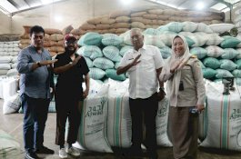 Lewat Karantina Makassar, Kementan Lepas Ekspor Cengkeh Asal Sulsel ke Pasar Timur Tengah