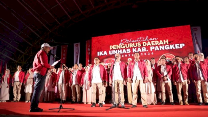 Pelantikan Universitas Hasanuddin (Unhas) Pengurus Daerah Kabupaten Pangkep periode 2022-2026 di Lapangan Citramas, Pangkep, Sabtu, (11/2/2023).