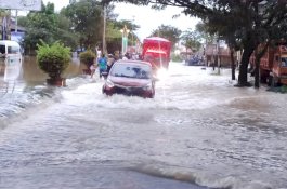 Pangkep Dikepung Banjir, Jalan Trans Sulawesi Lumpuh Total 