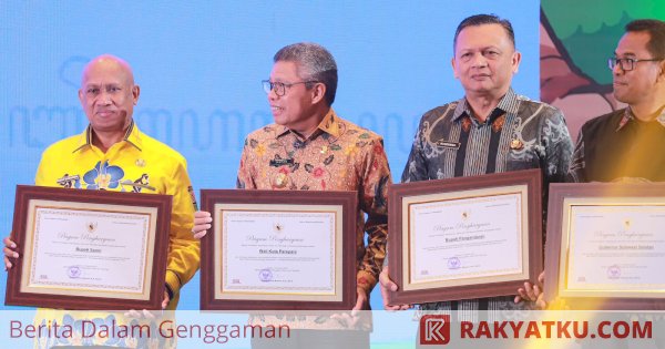 Satu-Satunya Wali Kota, Taufan Pawe Raih Penghargaan Dari Menteri Pendidikan