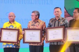 Kado HUT Parepare, Taufan Pawe Raih Penghargaan Kemendikbudristek