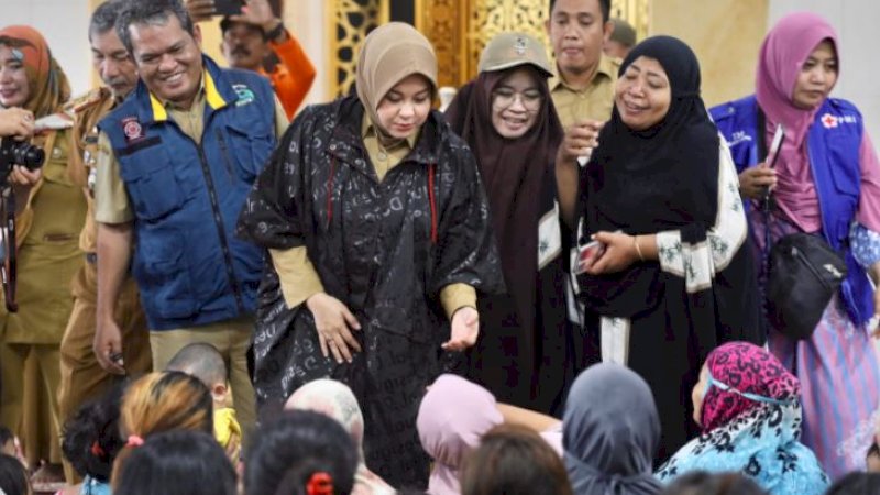 Kunjungan dan peninjauan Wakil Wali Kota Makassar, Fatmawati Rusdi, kondisi pengungsi korban banjir di Kelurahan Wala-Walaya, Selasa (14/2/2023).