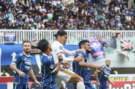 Babak Pertama Persib Vs PSM: Juku Eja Kecolongan Dipenghujung Laga