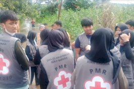 PMR SMA Islam Athirah Bukit Baruga Salurkan Bantuan Sembako Korban Banjir Makassar