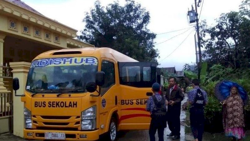 Bus sekolah antar jemput siswa di Dusun Pesse, Kecamatan Tanete Riaja, sudah beroperasi.