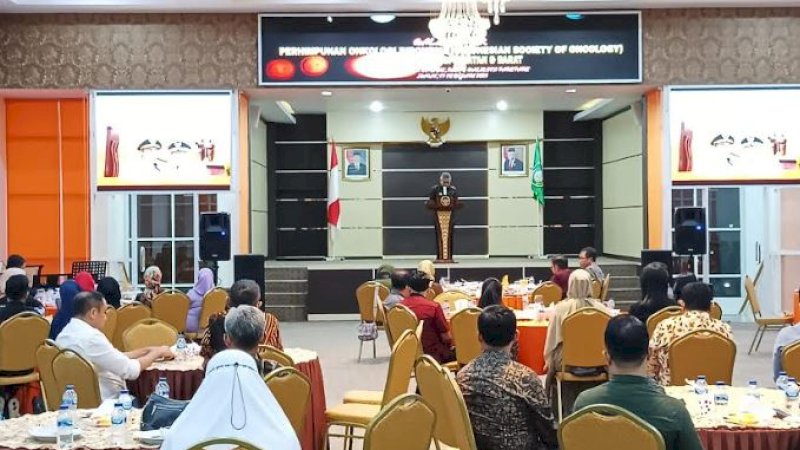 Gala dinner Perhimpunan Onkologi Indonesia (POI) atau Indonesia Society of Oncology Cabang Sulawesi Selatan dan Barat (Sulselbar) di Auditorium B.J. Habibie, Rumah Jabatan Wali Kota Parepare, Jumat (17/2/2023).