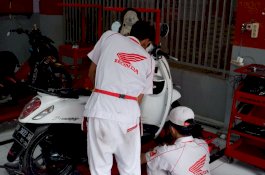 Asmo Peduli Banjir, Buka Dua Posko Layanan Servis Ganti Oli dan Engine Flush Gratis