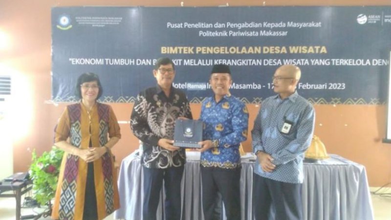 Pembukaan Bimbingan Teknis (Bimtek) Pengelolaan Desa Wisata yang berlangsung di Hotel Remaja Indah, Kota Masamba, Kabupaten Luwu Utara, Jumat (17/2/2023).