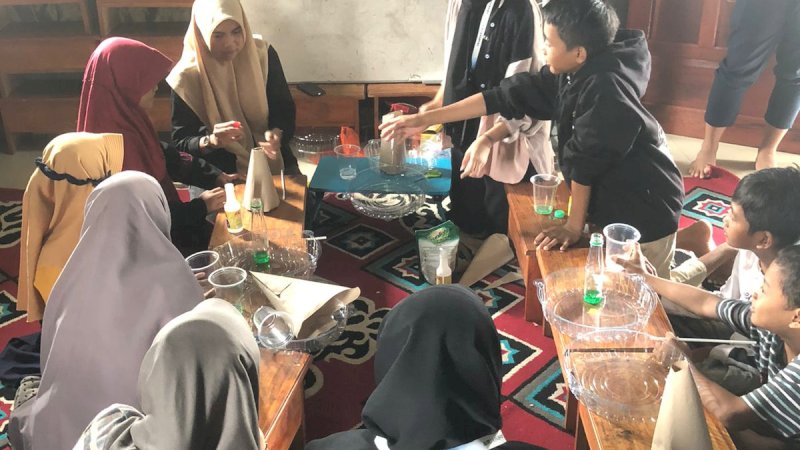 OSIS SMA Islam Athirah Bukit Baruga Praktek Mengajar di Sekolah Impian