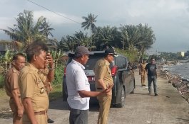 Hancur Dihantam Ombak, Tanggul di Pantai Takkalasi Segera Perbaiki