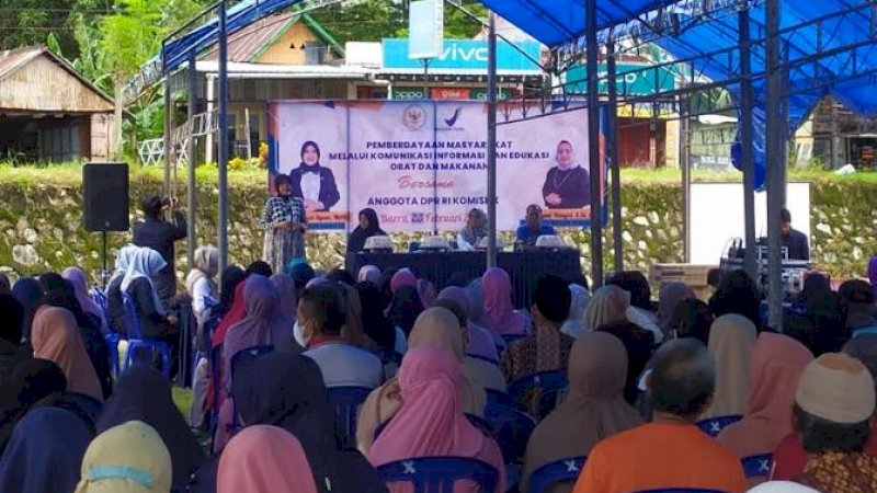Sosialisasi informasi dan edukasi obat dan makanan di Kelurahan Balusu, Kecamatan Balusu, Kabupaten Barru, Sulsel, Kamis (23/2/2023) siang.