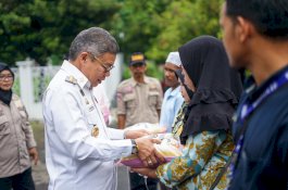 Pemkot Parepare Salurkan Bantuan Beras untuk 4.905 Jiwa Terdampak Banjir