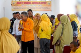 Taufan Pawe Salurkan Bantuan ke Pelosok Desa di Maros