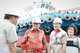 Bupati Barru Saksikan Launching Kapal Baru Milik Galangan Kapal Soppeng Riaja 