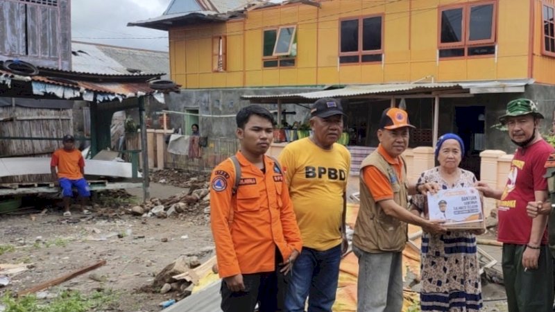 65 Rumah Rusak, Pemprov Sulsel Salurkan Bantuan Korban Angin Kencang di Pinrang