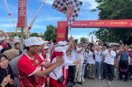Rudianto Lallo Hadiri Jalan Sehat IKA UNHAS Bone